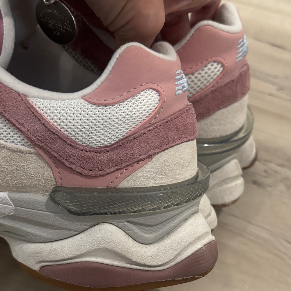 New Balance 9060 size 8.5 women’s sneakers TEMPORARILY UNAVAILABLE-read details - Picture 12 of 13